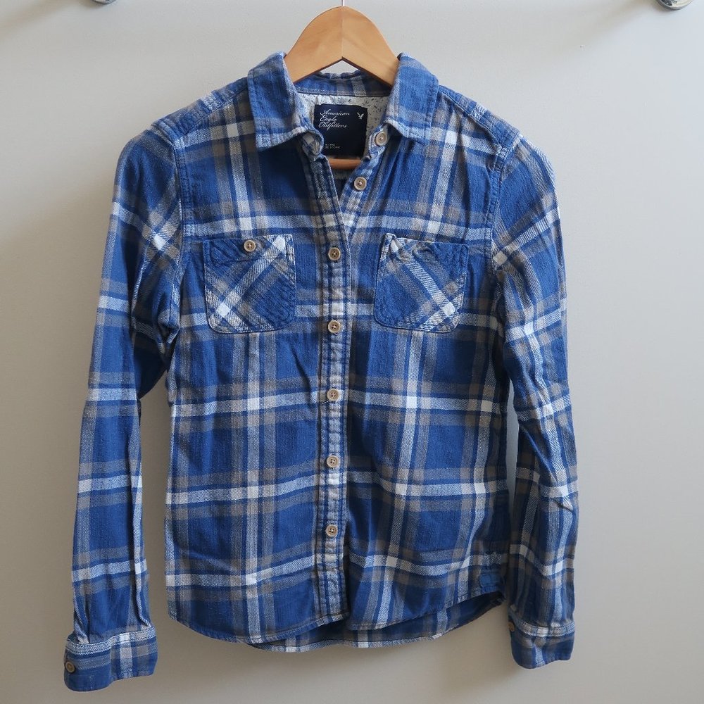 3 FOR $20 AE SOFT BLUE LONG SLEEVED FLANNEL TOP
